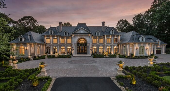 Luxury homes: Real estate 'guru' buys $7M Paradise Valley mansion